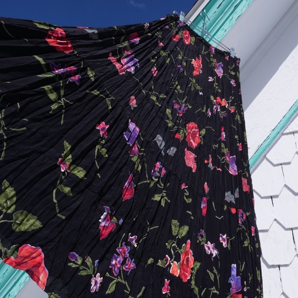 Vintage Dresses & Skirts - Great vintage 1990s My Boyfriend's Back crinkle pleated dark floral rayon skirt‎